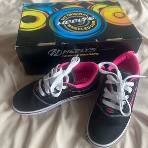 ⛔️SOLD⛔️ Heelys Shoes Sz 2